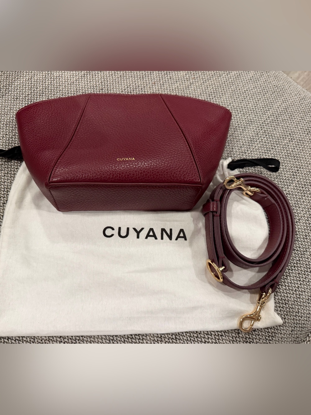 Cuyana Forma Pouch Cherry Leather Crossbody + Adjustable Strap Dust Bag EUC